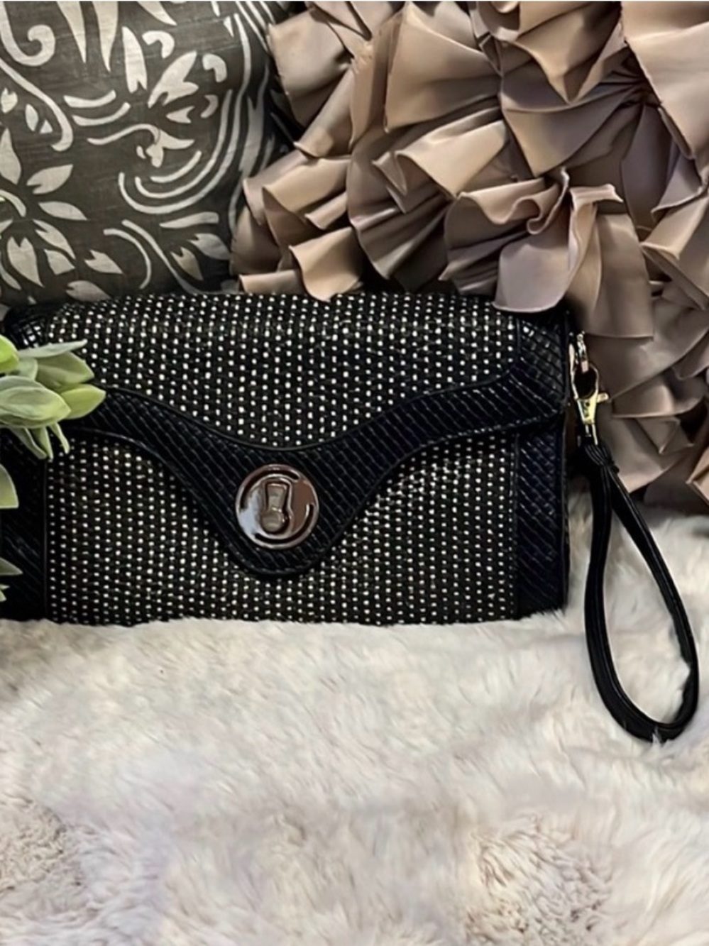 Urban Expressions Vegan Mixed Medium Woven Straw & Embossed Faux Leather Clutch